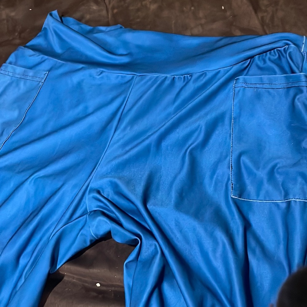 Blue leggings with pockets